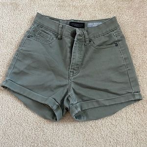 Aeropostale army green, high waisted, midi shorts. 00